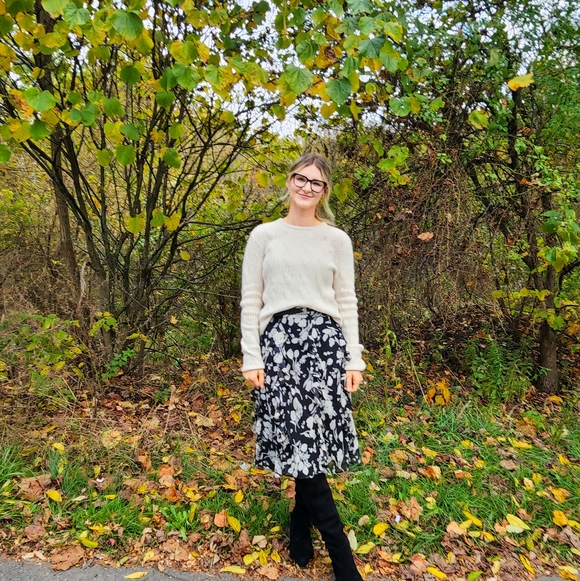 Meet your Posher, Dusty - Picture 1 of 11